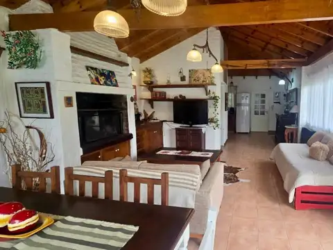 Casa 3 ambientes con 2 baños