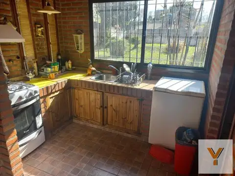 Casa 7 ambientes con 2 baños