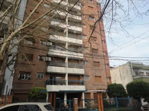 Alquiler Depto. 2 Amb Caseros zona Centro.
