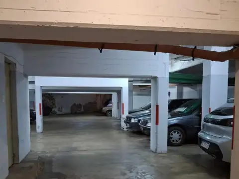 Cochera en Planta Baja Amplia y Segura en Parque Patricios