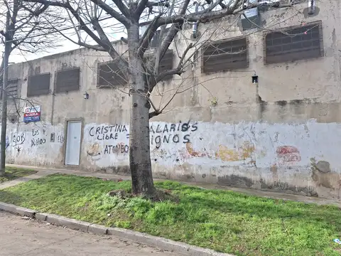 Alquiler galpón 100 m² más entrepiso