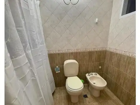 Casa 6 ambientes con 2 baños