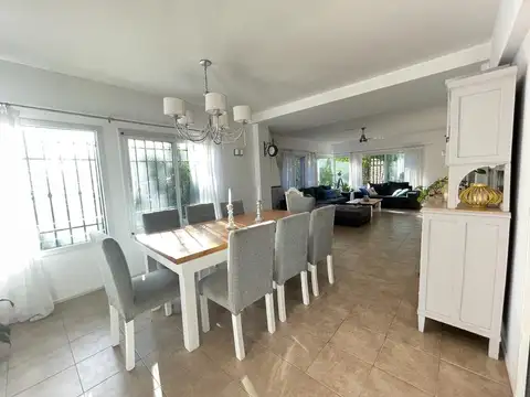 Casa 7 ambientes con 3 baños