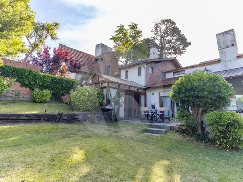 Venta casa 4 ambientes con jardin, parrilla y cochera en Villa Gesell