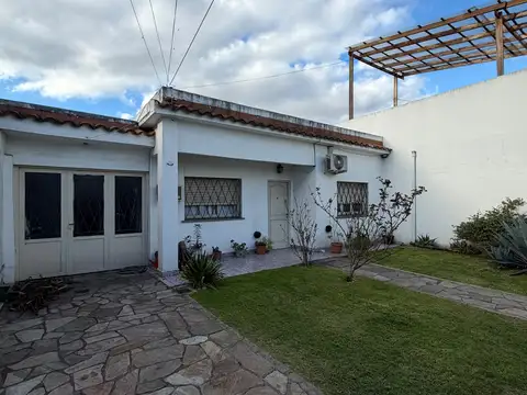 Casa en Alquiler en Castelar Norte, $ 1.400.000