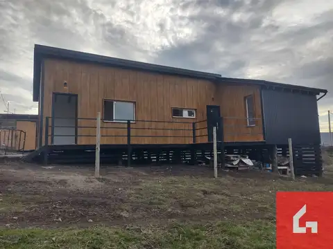 CASA A ESTRENAR en barrio los manzanos , chacra 100