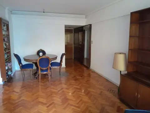Venta de Departamento de 4 amb c/ dep. y balcón. Caballito