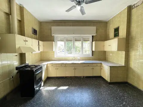 Depto Tipo Casa en Alquiler en Ramos Mejía, $ 1.200.000