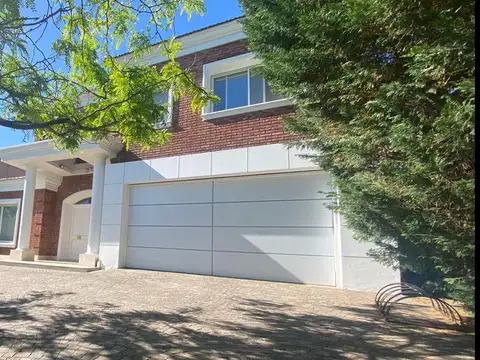 Casa 6 ambientes con 3 baños