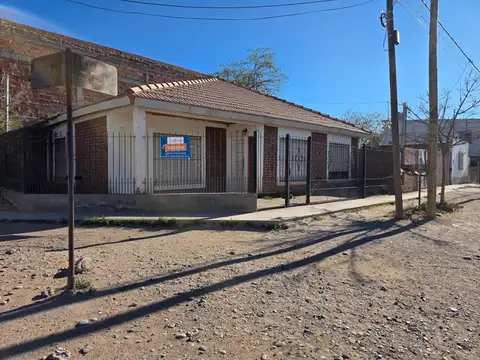 Vende casa de 3 dorm+dpto de 1 dorm. en Rincón de los Sauces