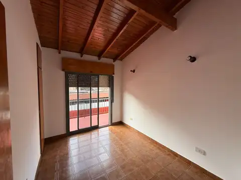 PH o tipo casa sin expensas 4 ambientes con patio y espacio aereo Parque Patricios CABA venta permuta acepta menor valor