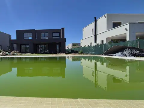 Casa en Venta en El Cantón - Barrio Golf, USD 350.000