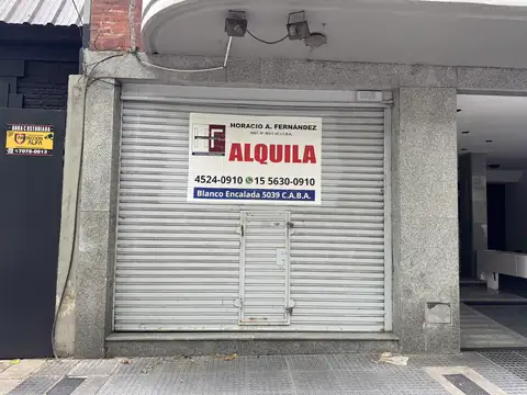 LOCAL 28 M2 BAÑO EXCELENTE UBICACIÓN PERSIANA ELECTRICA ILUMINACIÓN INSTALADA