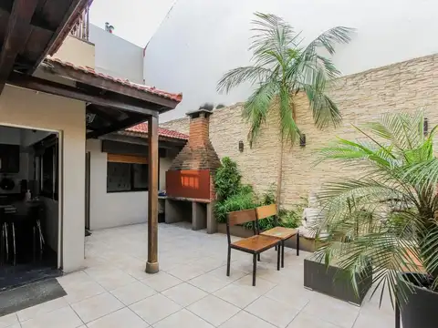 VENTA CASA 4 AMB 2 COCH PATIO