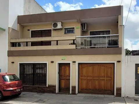 Venta Casa 5 ambientes en Velez Sarsfield, patio y cocheras