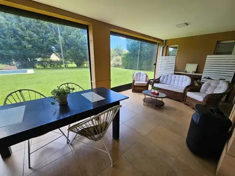 Casa 5 ambientes con 4 baños