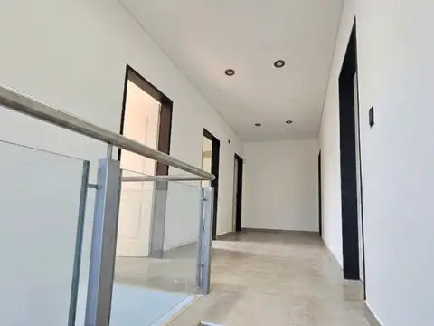 Casa en Venta con 4 cocheras