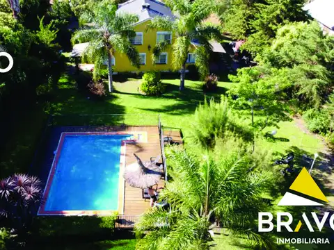 Complejo Turístico con Piscina