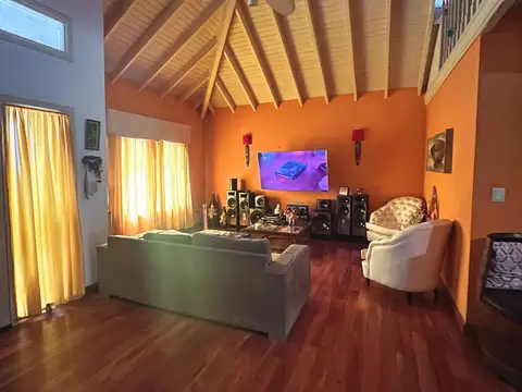 Casa 7 ambientes con 3 baños