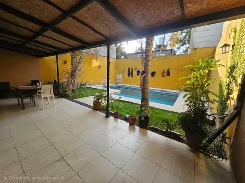 Casa en Venta con 2 cocheras