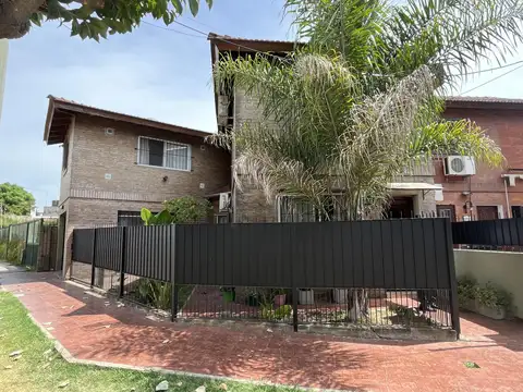 Casa con fácil acceso a Panamericana.