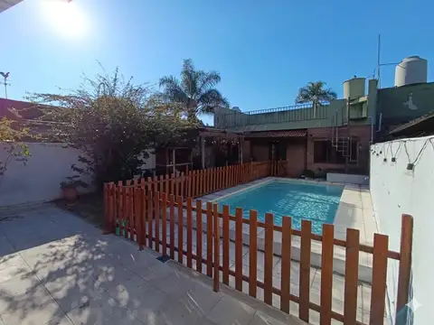 CASA 5 AMBIENTES - PILETA - QUINCHO Y COCHERAS