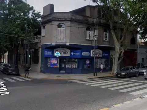Av. Juan B Justo 2100 esquina Loyola