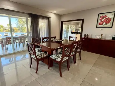 Casa 7 ambientes con 6 baños