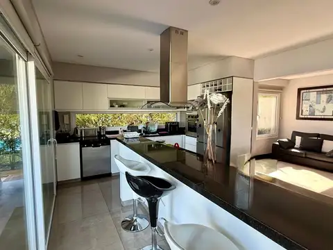 VENTA CASA 7 AMB A LA LAGUNA NORDELTA ALISOS