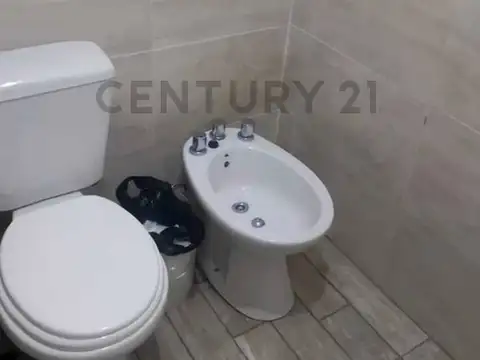 Casa 5 ambientes con 1 baño