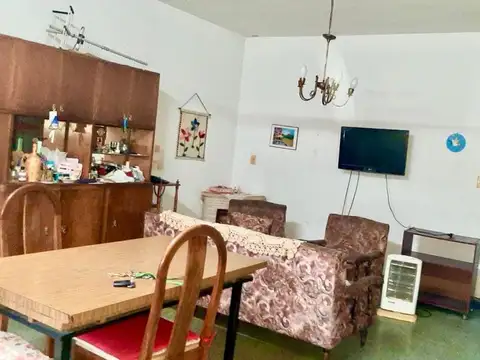 VENTA CASA 2 DORMITORIOS COCHERA, PATIO Y PARRILLA