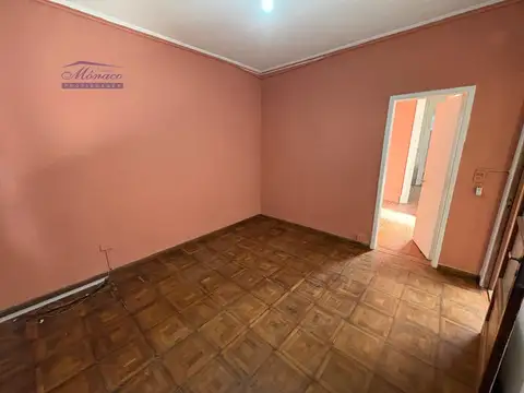 USO COMERCIAL.- Casa 4 amb c/patio cubierto y terraza 