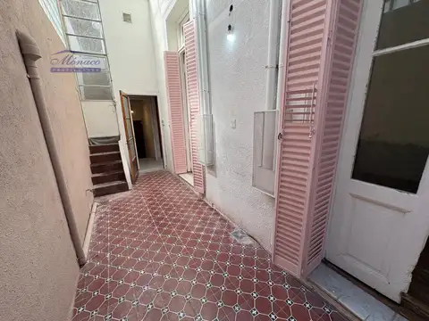 USO COMERCIAL.- Casa 4 amb c/patio cubierto y terraza 