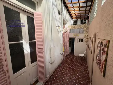 USO COMERCIAL.- Casa 4 amb c/patio cubierto y terraza 