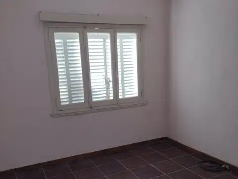 CASA 3 AMB. CON JARDIN Y FONDO LIBRE, APTA CREDITO 