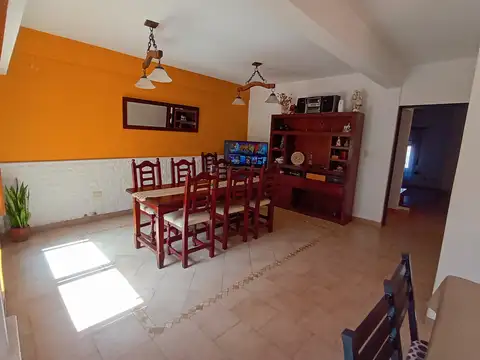 Casa 6 ambientes con 1 baño