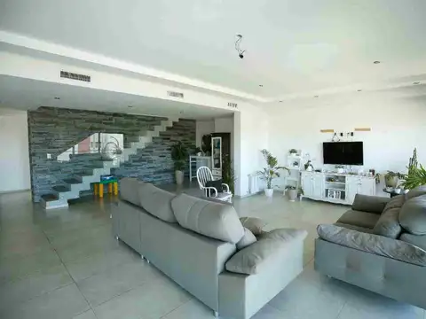 Departamento en Alquiler con 2 cocheras