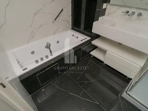 Departamento 5 ambientes con 4 baños