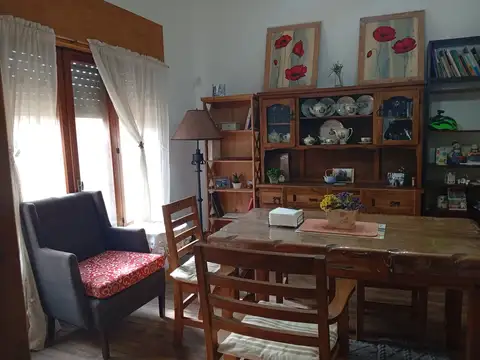 OPORTUNIDAD CASA + DEPARTAMENTO INDEPENDIENTE + COCHERA VARIOS AUTOS