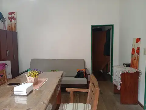 Casa 6 ambientes con 2 baños