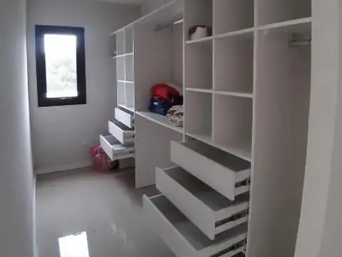 Casa 4 ambientes en Barrio Costa Esmeralda