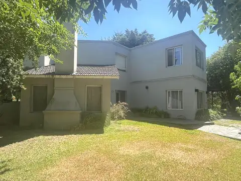 Casa en Venta en Barrio Pilar del Lago con Gran Jardin, Galeria, Pileta y Parrilla