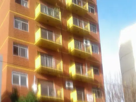 MAGNIFICO DOS AMBIENTES AL FRENTE CON BALCON Y COCHERA EN QUILMES CENTRO.