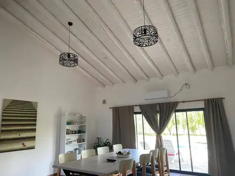 Casa 5 ambientes con 4 baños