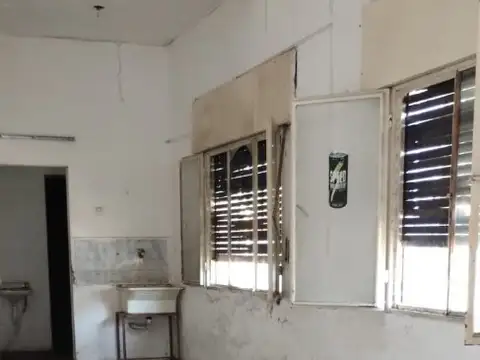 Casa 6 ambientes con 1 baño