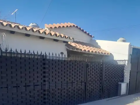 AMPLIA CASA EN VENTA EN GUTIERREZ MAIPÚ