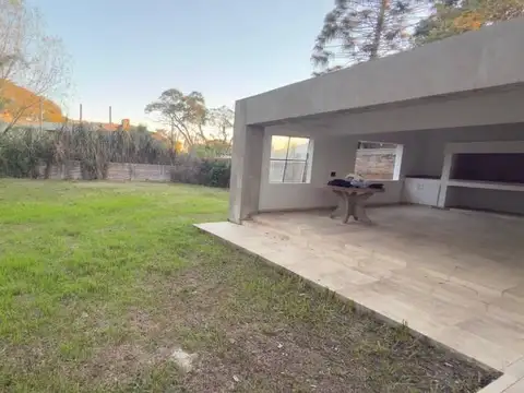 Casa en Venta con 1 cochera