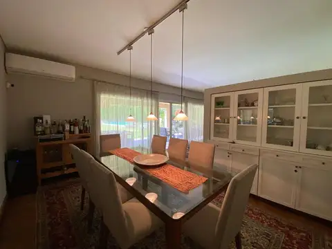 DIVINA CASA en Bo. LA ARBOLEDA - 1048m LOTE - 300 m CUB