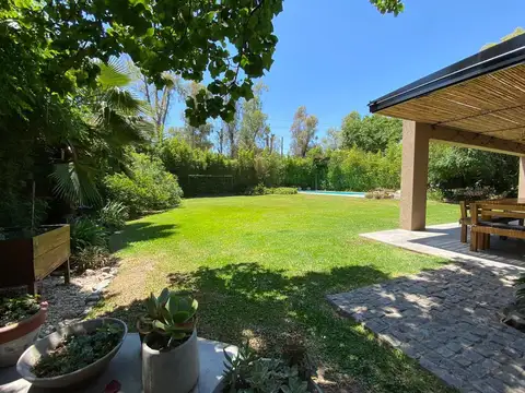 Casa en Venta con 2 cocheras