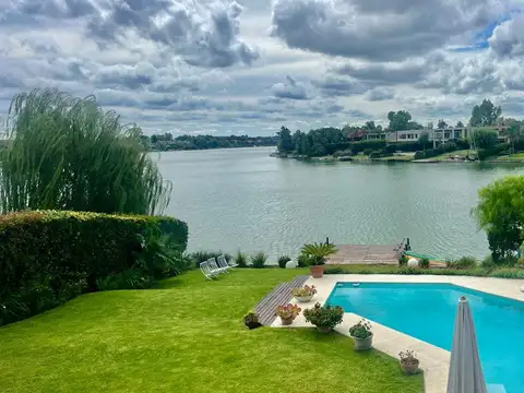 Casa en venta en Santa Barbara al Lago Central con 6 dormitorios